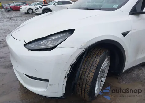 2021 Tesla Model Y Long Range Dual Motor All-Wheel Drive z USA, uszkodzony, nr VIN 5YJYGAEE5MF186344